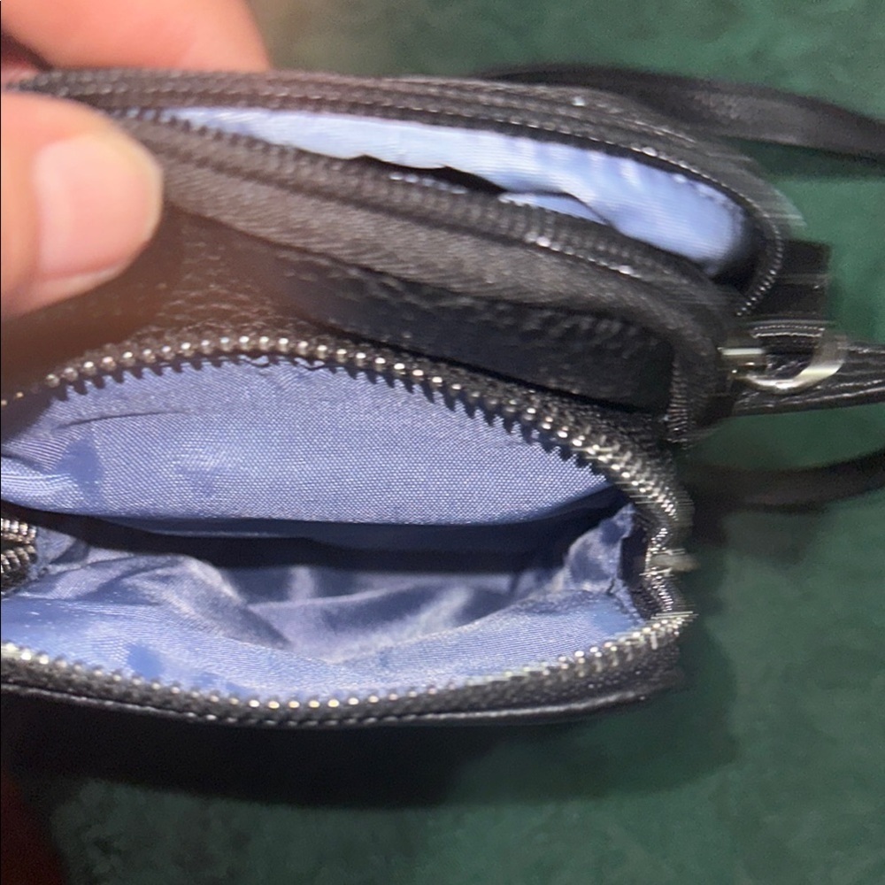 Nautica PEBBELED EMBORIDERED LOGO
CROSSBODY PHONE BAG - Picture 5 of 13